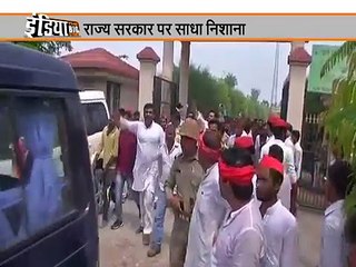 पूर्व सीएम अखिलेश यादव पुलिस हिरासत में!!