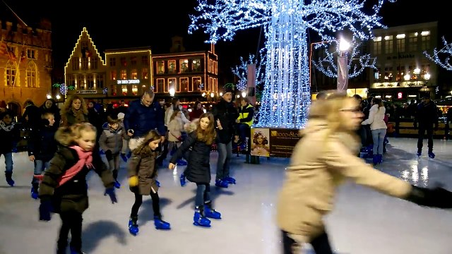 Patinage d'enfants à Noël... sur une musique de Rage Against The Machine !! Killing in the name of