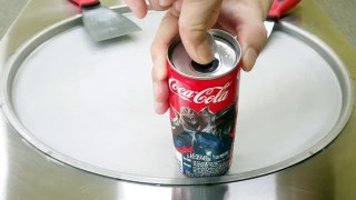 길에 버려진 콜라캔으로 아이스크림을 만든다고!? Coke magic ice cream roll 보리보리 boribori