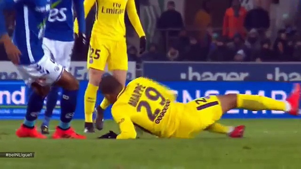 Strasbourg vs PSG 2-1 - All Goals & Extended Highlights - Ligue 1 - 02-12-2017 HD (1)