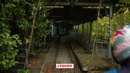 Adrénaline - Moto : Dougie Lampkin ride sur une attraction de parc à Milan