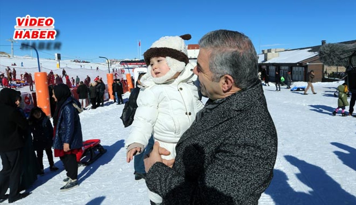 (4 Aralık 2017) ERCİYES MEVSİMİ, KAYAK SEZONUNUN AÇILDIĞI İLK HAFTA SONU 20 BİNİ AŞKIN ZİYARETÇİ GELDİ