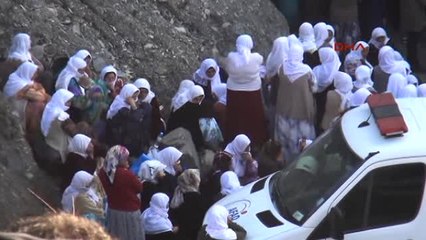 Şırnak'ta İçi Su Dolu Kuyuya Düşen 2'si Kardeş 3 Kişi Aranıyor