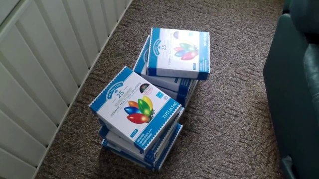 Hanging Christmas Lights Setup for Outdoor Home Decorations