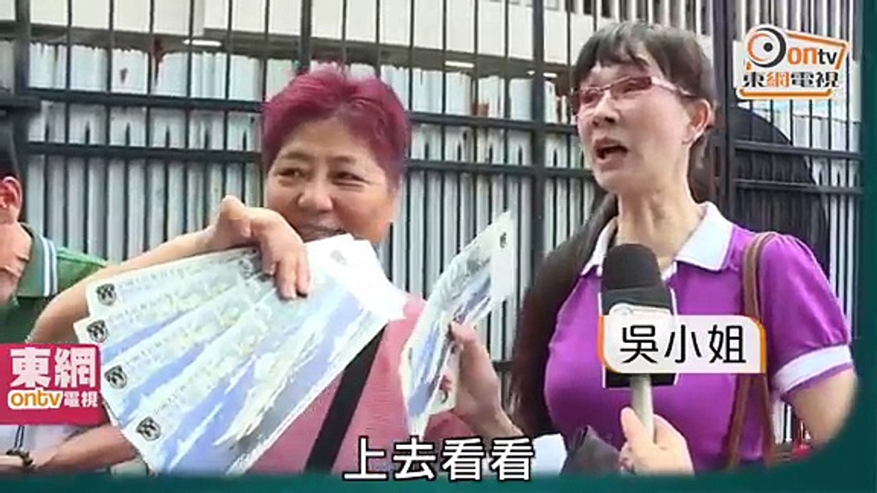 通宵排隊遼寧號參觀券終到手　軍事迷感興奮