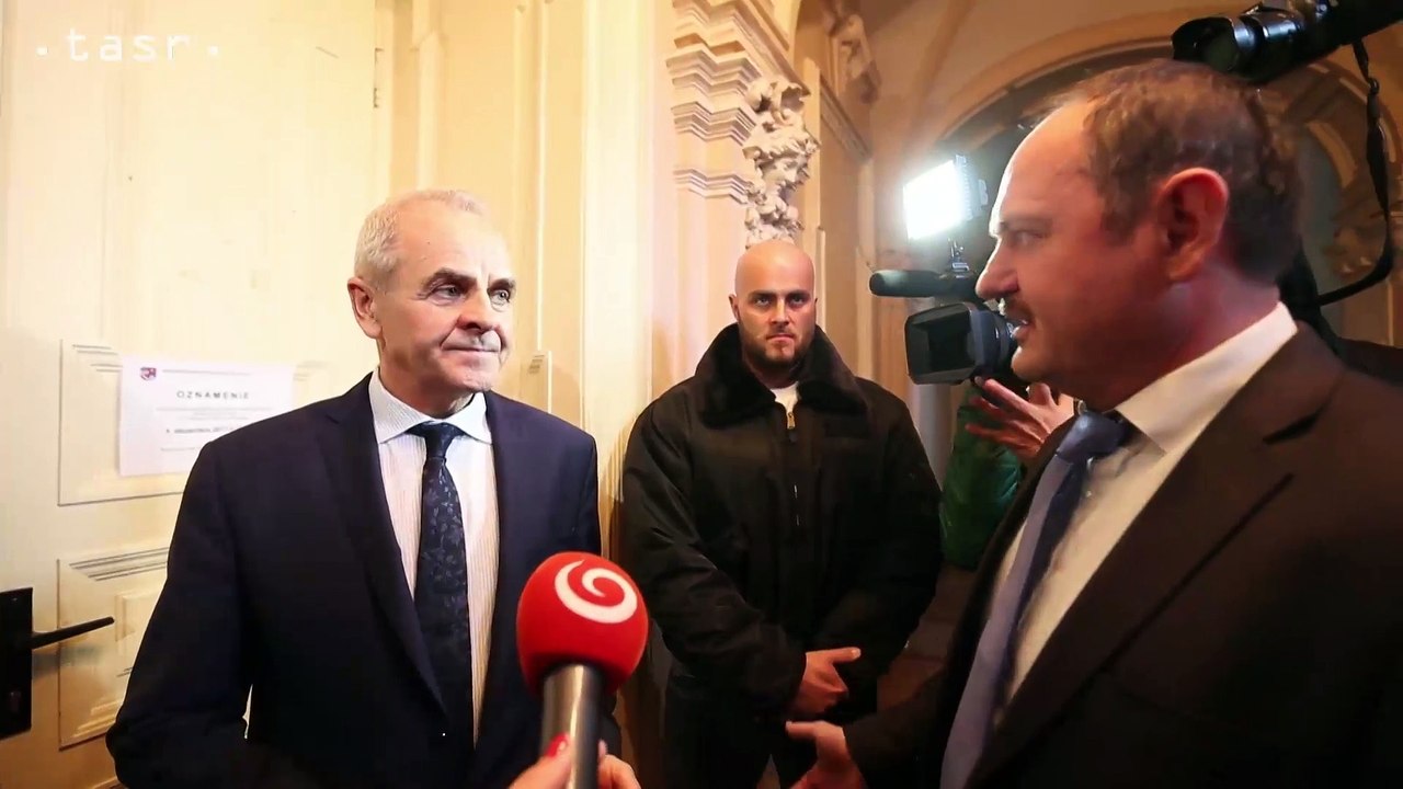 R. SOBOTA: Začalo sa Ustanovujúce zastupiteľstvo BBSK, niektorých novinárov naň nechceli pustiť
