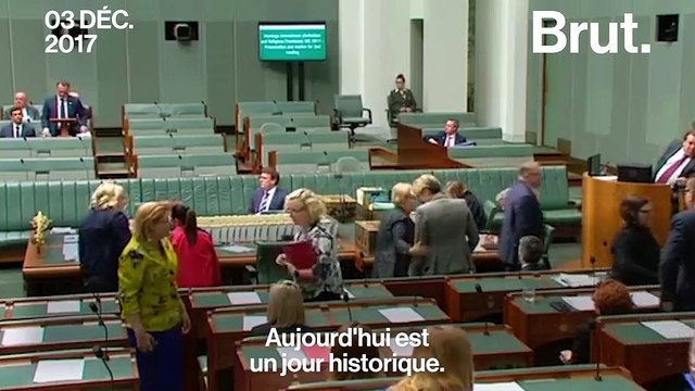 Un député australien demande son compagnon en mariage en pleine séance au parlement