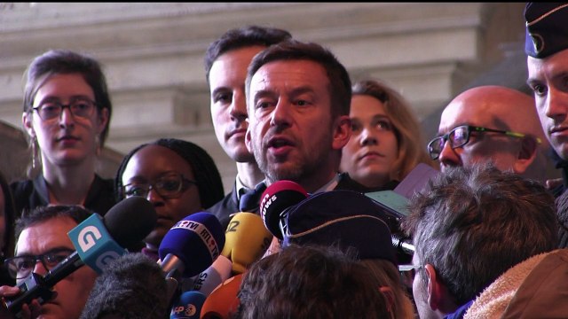 Bruxelas adia decisão sobre Puigdemont