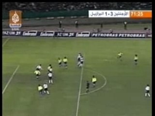 énorme frappe roberto carlos contre l'argentine