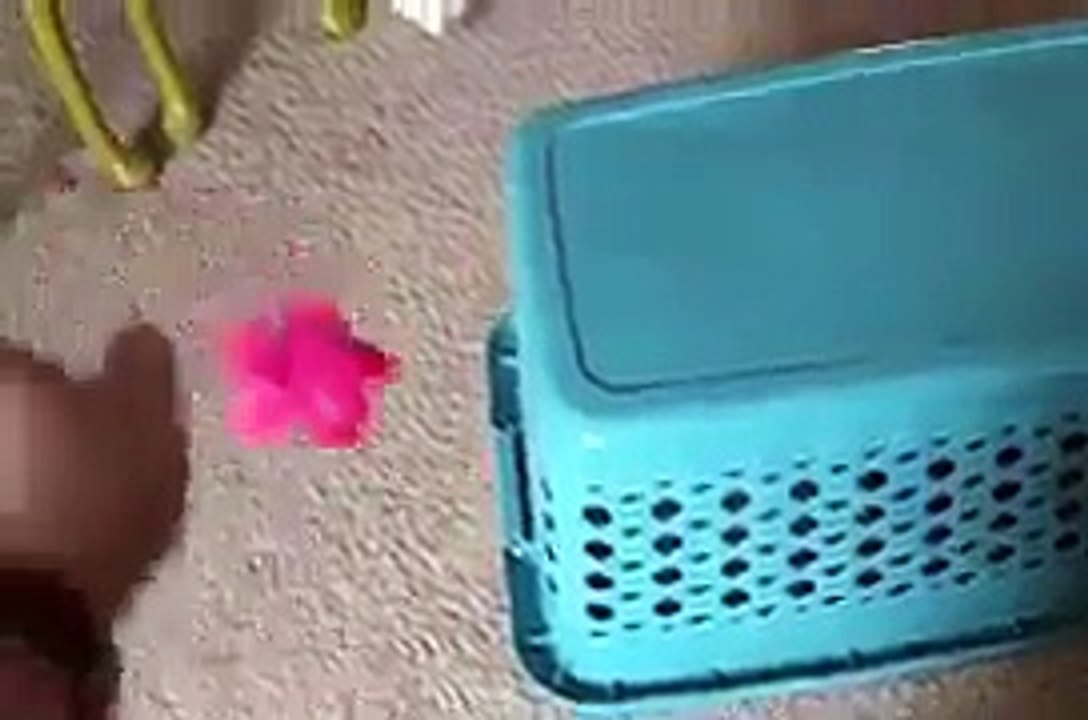 Connaissez-vous la corbeille capable de ramasser le linge toute seule ?