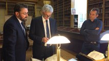 Hervé Morin découvre deux manuscrits de la bibliothèque patrimoniale d'Avranches