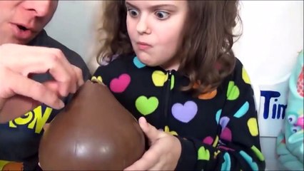 Скачать видео: Toy Freaks - Freak Family Vlogs - Bad Baby Toy Freaks Family Giant Candy Taste Test ChallengeToy Freaks Victoria Fan