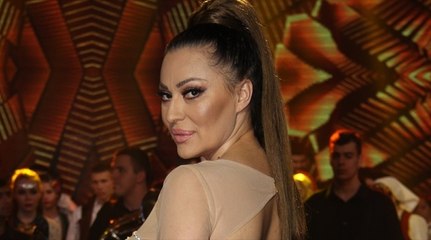 AU! Ceca isturila grudi, a jedan muškarac je ovo radio sa njima!