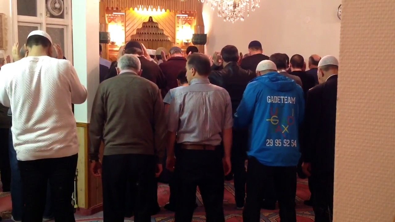 Metin Demirtaş & Ömer Sarıgül. Yatsı namazı. Kopenhag Kocatepe Camii - Danimarka. Mevlid kandili. 29/11 - 2017. Mawlidun Nabi. Azan Madinah Sheikh Essam Bukhari. Azan Masjid Nabawi. Adhan Madinah. Medine ezani indir. Medine ezani izle. Medine ezani indir.