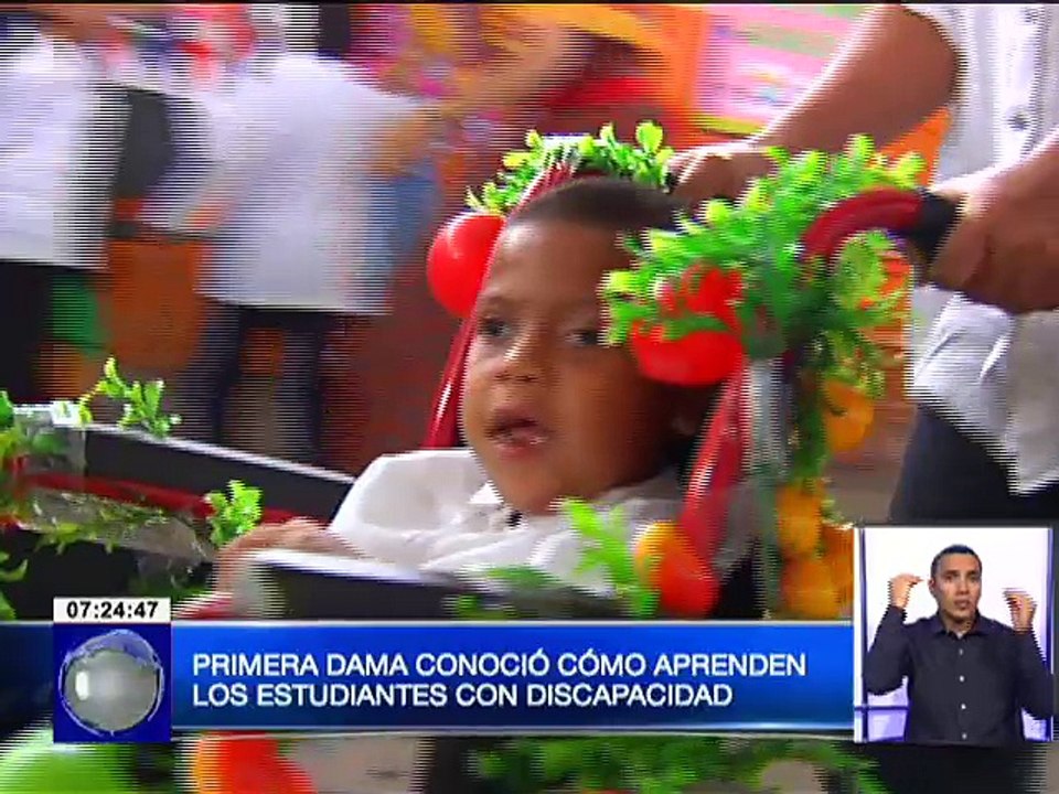 Primera Dama conoció cómo aprenden los estudiantes con discapacidades
