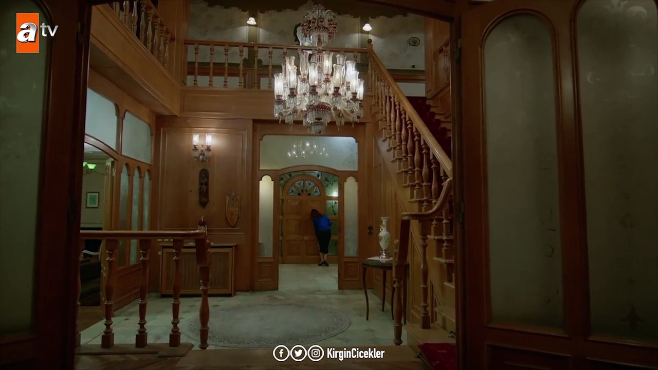 Kızlar Meral için kaç para topladı? - Kırgın Çiçekler 100.Bölüm