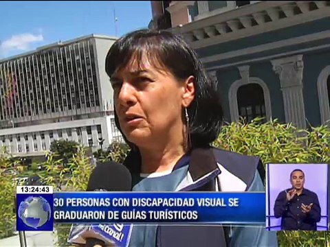 Personas con discapacidad visual graduados de guías turísticos