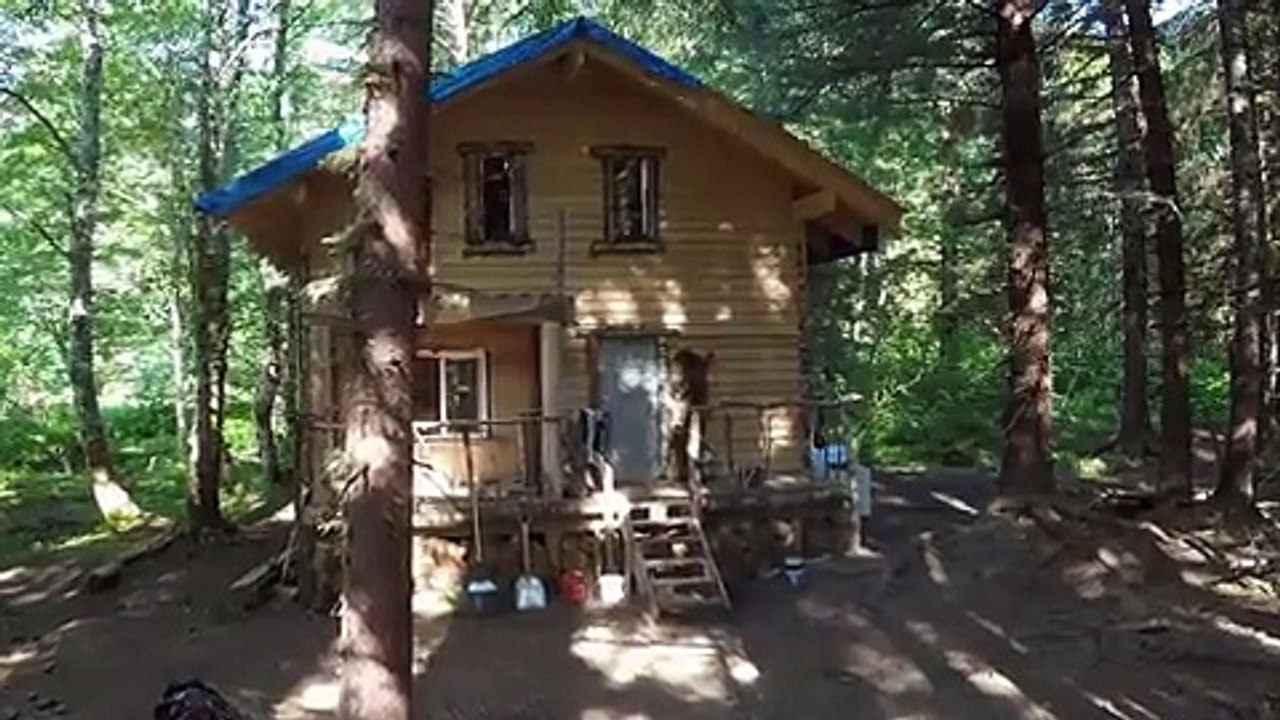 ‘Alaskan Bush’ Billy Throws Lavish Birthday Bash As Dying Wife Fights To Stay Alive!