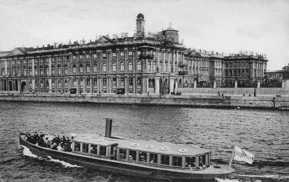 НАБЕРЕЖНЫЕ НЕВЫ И ПРИЛЕГАЮЩИЕ ПЛОЩАДИ