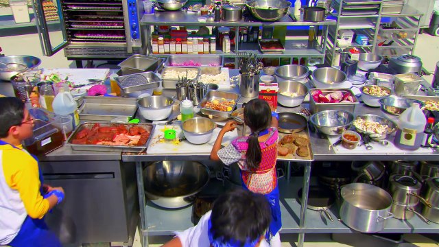 Gordon Ramsay Is Shocked To See Gonzalo Scolding His Teammates _ Season 5 Ep. 5 _ MASTERCHEF JUNIOR-6mpV6ynjCa8