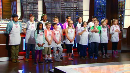 Mayim Bialik Arrives To Guest Judge _ Season 5 Ep. 4 _ MASTERCHEF JUNIOR-7oUtaGLJGE4