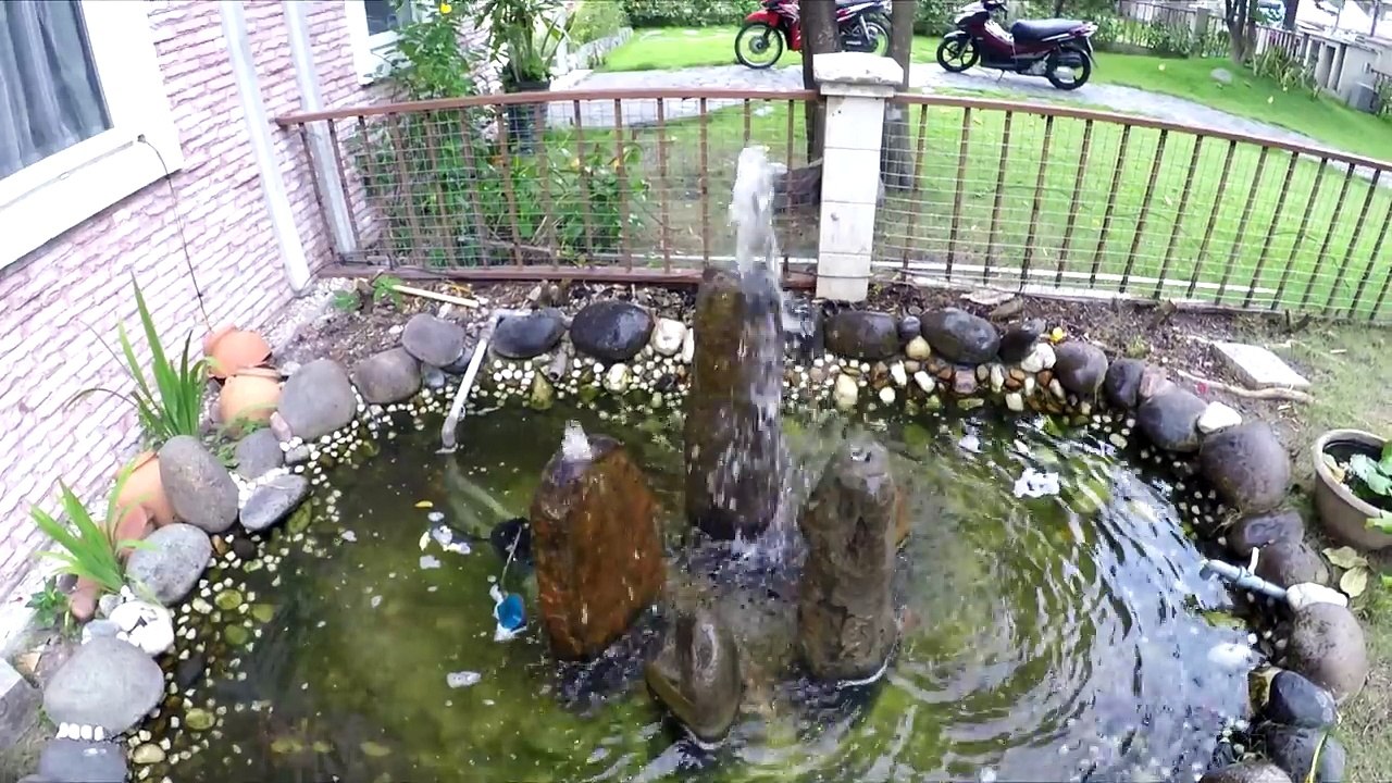 TROLL DỘI NƯỚC LÊN ĐẦU TIỂU BẢO BẢO THÚI