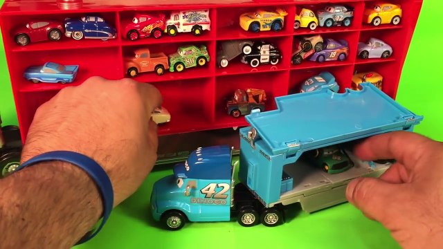 Mack Carry Case & Cars 3 Mini Diecasts Micro Racers Lightning mcqueen Hauler Disney Pixar