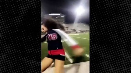 Ponpon kızın, havada durduğu anlar olay oldu