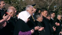 Başbakan Yıldırım Güney Kore’de Türk Şehitliği’ni Ziyaret Etti