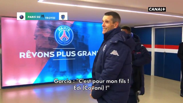 Cavani offre un maillot à l'entraîneur adverse