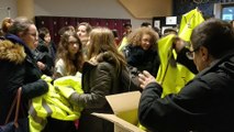 Distribution de chasubles réfléchissantes aux élèves de l'Athénée Royal de Saint-Ghislain