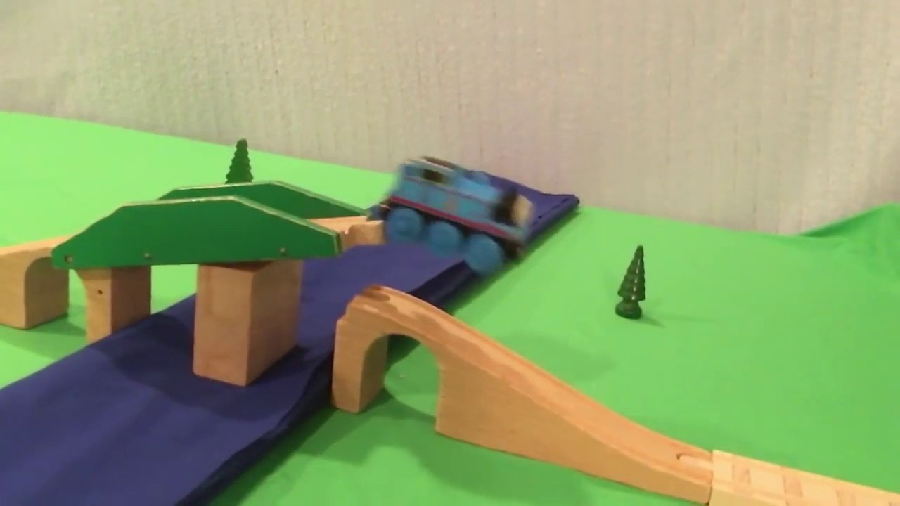 Ce petit train réalise des figures de Freestyle de skateboard !
