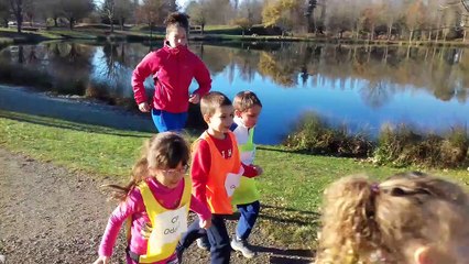 Les écoliers en course autour du lac de Soues