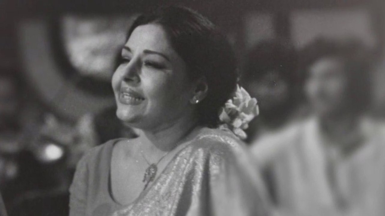 Aaj Jaane Kee Jid Naa Karo - Farida Khanum