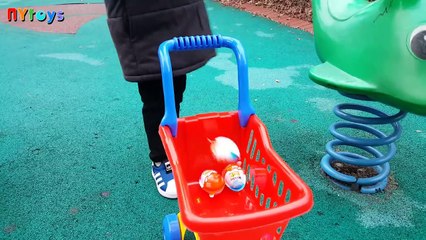 놀이터에서 킨더조이 신제품 득템하기 닌자 바비 서프라이즈 에그 장난감 놀이 뉴욕이랑놀자 NY Toys