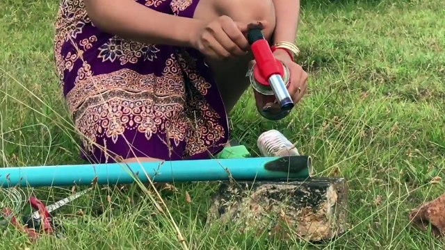 Smart Girl Using Plastic Pipes PVC Spear to Catch a lot of Fish - PVC Spear Fishing