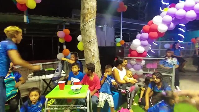 Esto se pondrá bueno. Todas las lindas chicas vs Nano. Beso a Ciegas. 300K suscriptores. Parte 23