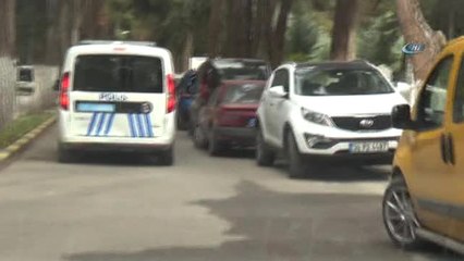 Polisten Kaçan Kapkaççılar Mezarlıkta İzlerini Kaybettirdi