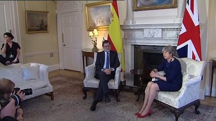 Theresa May a Rajoy: "Es fundamental que se respete la Constitución