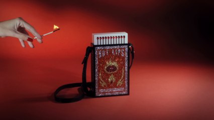 Le Calendrier de l'Avent de Vogue Jour 2 - La pochette Allumettes de Charlotte Olympia