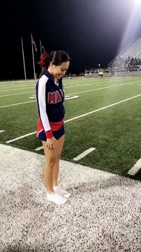 Le tour de passe-passe d'une pom pom girl