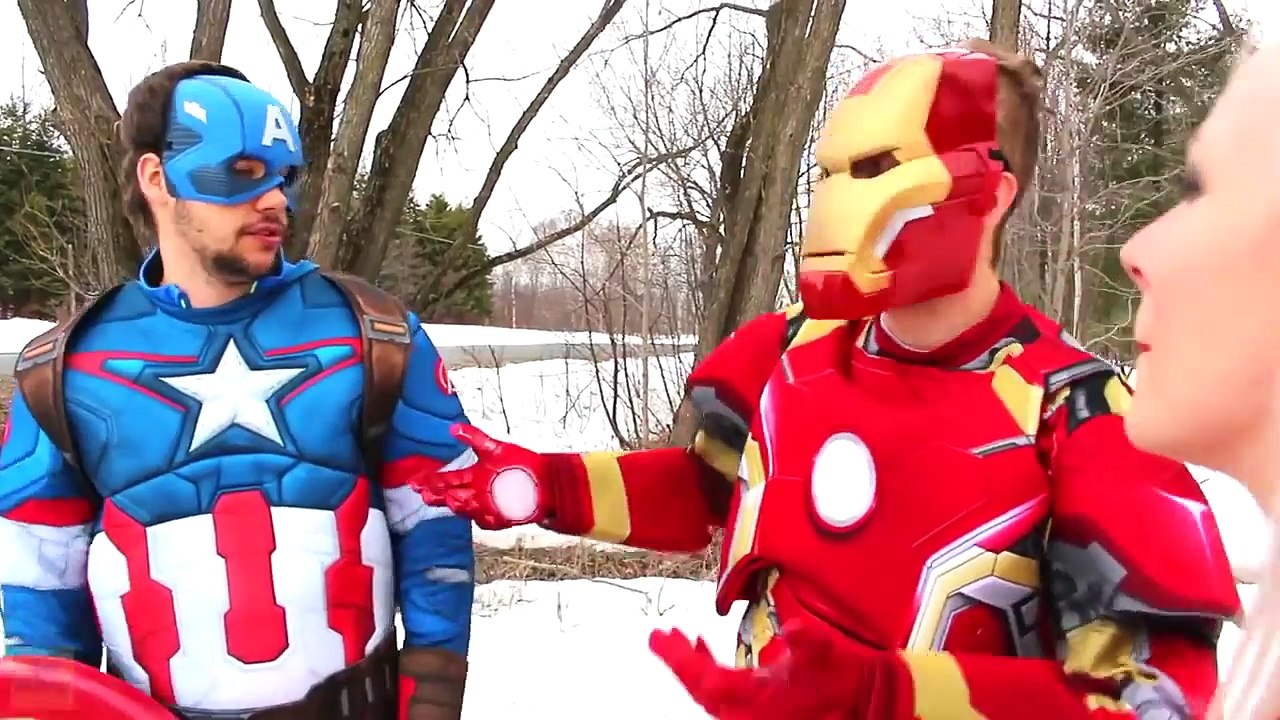 سبايدرمان و المجمدة إلسا مقابل مهرج! مضحك مزحة ث- الوردي سبيديرجيرل!