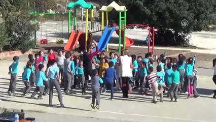 Üniversiteliler Minik Öğrencilerle Birlikte Ders Yaptı