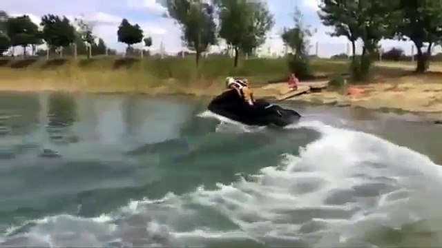 【神業】最速バイク「隼」エンジン搭載のジェットスキーの加速がヤバい！神業も必見！！