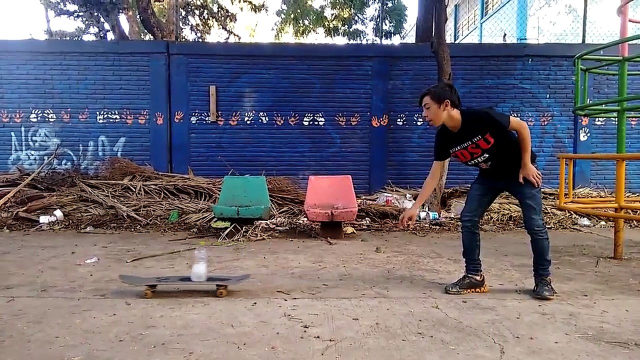 EL RETO DE LA BOTELLA ⁄ WATER BOTTLE FLIP CHALENGE