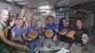 Astronautas de la NASA preparan una pizza fuera de este mundo