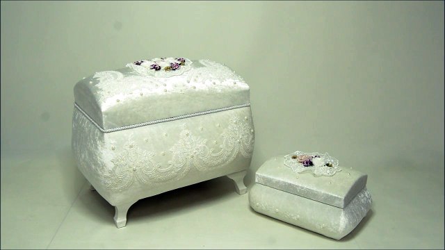 Dantel-Boncuk İşlemeli Çeyiz Sandığı (Krem)