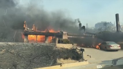 Incendio "fuera de control" en California obliga a miles de evacuaciones