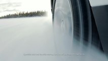 A vast frozen lake surrounded by an infinite pine forest: the perfect place to experience ice driving, under the guidance of off-road experts at the Land Rover Ice Academy