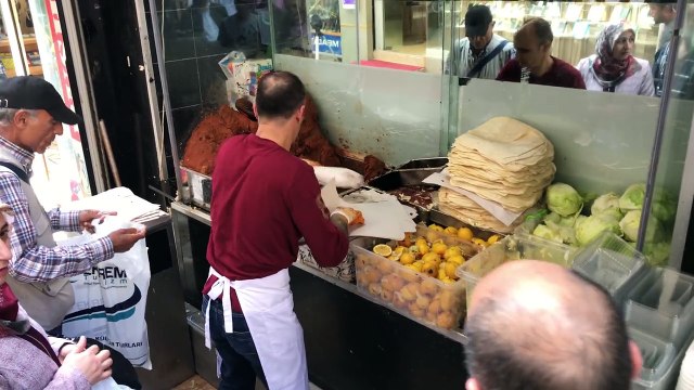 Meşhur Çiğköfteci Ali Ustanın Çırağı iş başında